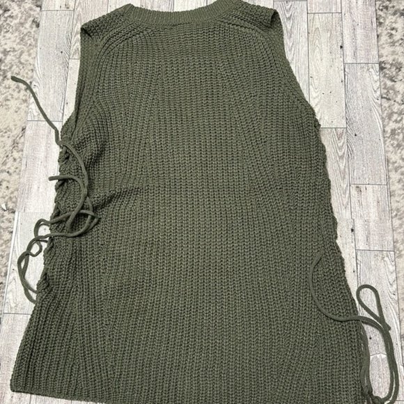 Daytrip green sweater tank front new and never worn! - Picture 6 of 9